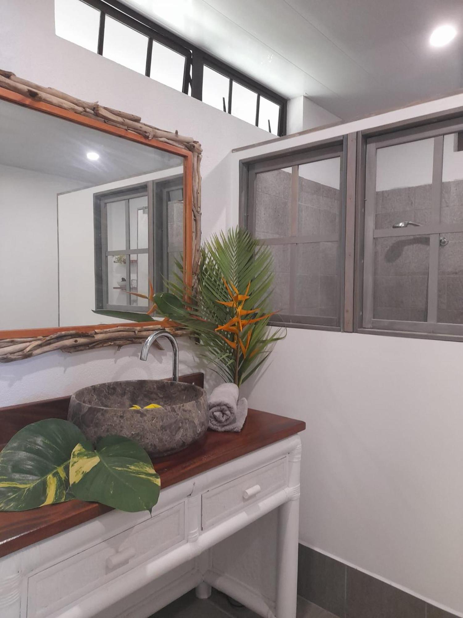 Fare Tetahora Villa Tevaitoa ภายนอก รูปภาพ